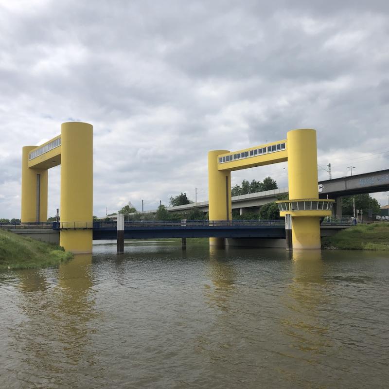 Hubbrücke über die Verbindung des Neckars mit dem Verbindungskanal – Foto: Lutz Walzel © 2023