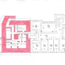 Grundriss des KG, rot: nachträglich verstärke Mauern und Raumstrukturen des Bunkers