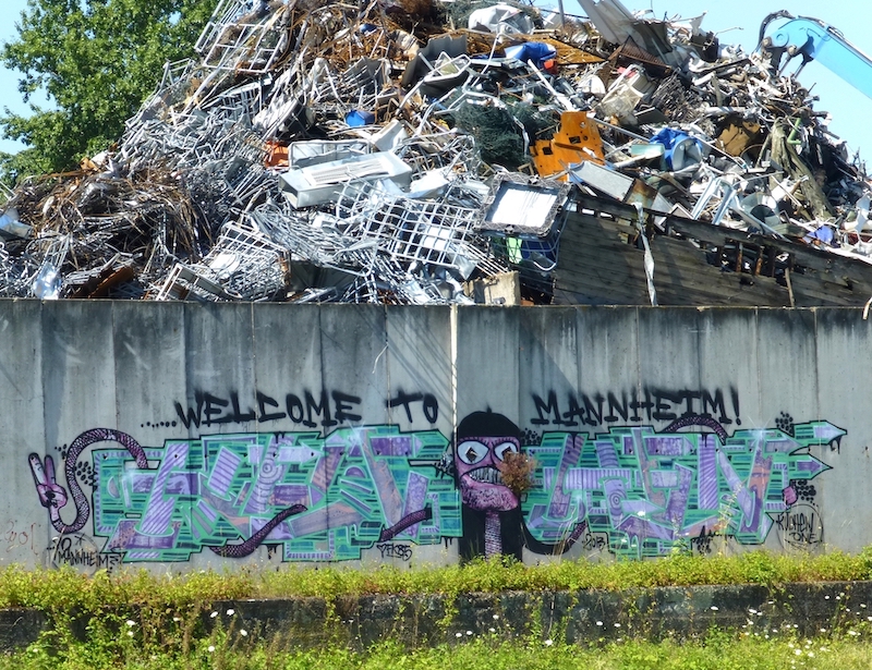 Schrottberg und Graffiti, Foto B. Ritter