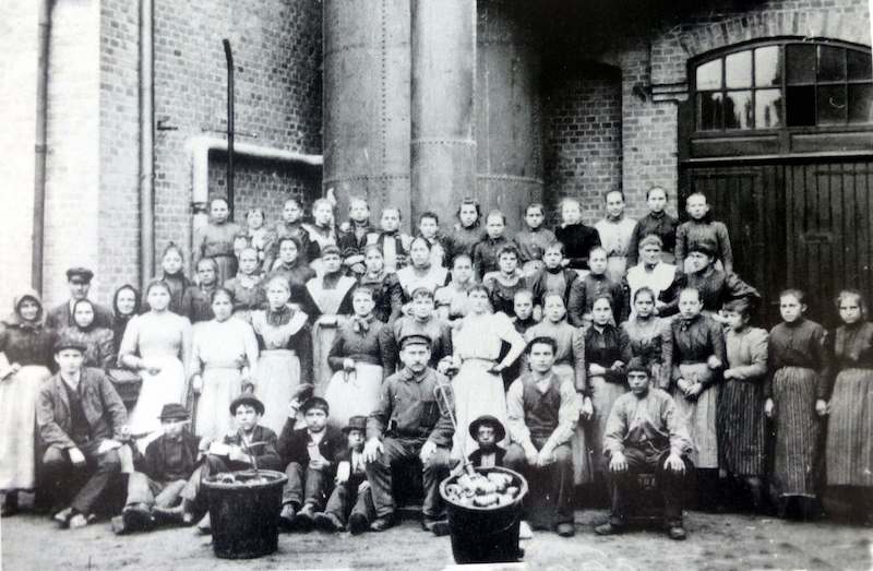 Spinnereiarbeiter*innen 1900