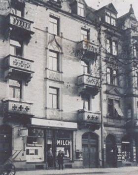 Milchladen Flattau am Clignetplatz (um 1930)