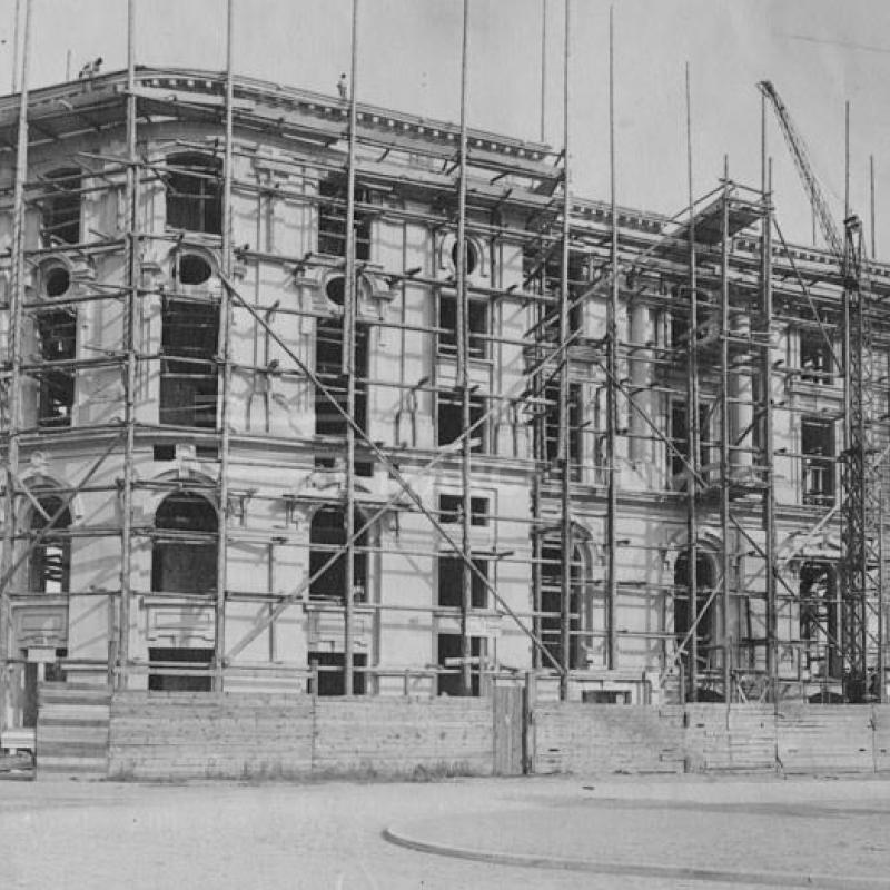 Villa Lanz: Bauarbeitern mit Gerüst um1907  Bild: MARCHIVUM