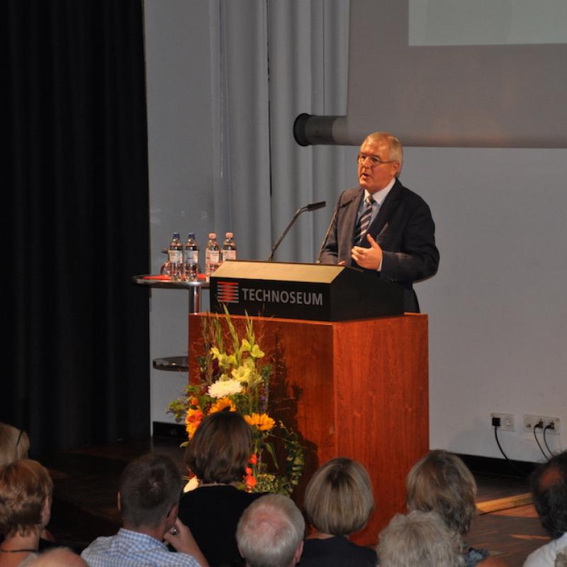 Begrüßung durch Prof. Dr. Hartwig Lüdtke vom Technoseum, Foto Günter Leischner