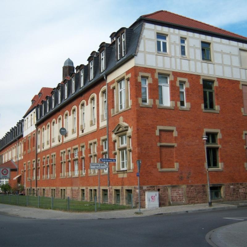 ehem. Mädchenwohnheim, Fassade an der Sandhofer Straße (Foto 2011)