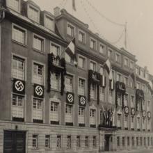 Verwaltungsgebäude der Montangesellschaft Saar mbH anlässlich der Saarabstimmung 1935, Foto Marchivum