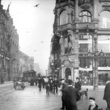 Blick in die Breite Straße, links Wronter um 1906 (Quelle Marchivum) 