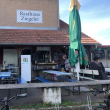 Einkehrmöglichkeit mit Rheinblick – Foto Lutz Walzel 2022