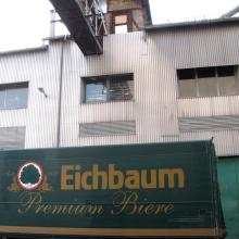 Eichbaum-LKW und ein weiteres verkleidetes historisches Gebäude (Foto: Ritter)