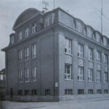 Verwaltungsgebäude, Foto aus: Wohnungskunst 1917