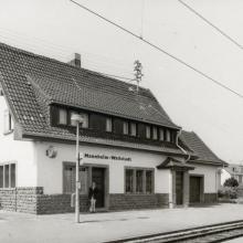 Wallstadter Bahnhof, Gleisseite, Foto um 1975, Marchivum