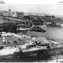 Blick auf die Diffenébrücke, Insel und Bastion mit der Denkmalanlage, Luftbild vor 1945, Foto Marchivum