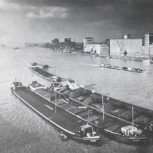 Rheikai um 1960, im Hintergrund der Hirsch-Speicher quelle 150 JAhre Rheinhafen
