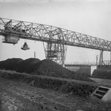 Verladebrücke mit Kohlelager 1936  Bild: EWR AG, Bestand Stadtarchiv Worms Abt. 10440_1