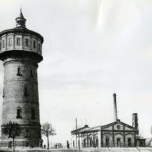 Historische Ansicht des Wasserturms und des benachbarten Wasserwerks um 1910
