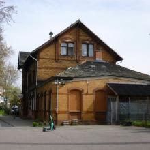 Bahnhof Mundenheim, Seitenansicht (Foto: D. Werner, 2023)