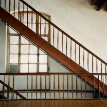 Diese Holztreppe führt durch die gesamte Mühle – Foto: Hilde Seibert