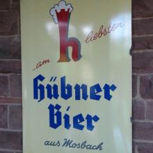 Schild der Hübner-Brauerei im Mälzereigebäude