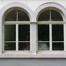 Zwillings-Rundbogenfenster im Langtrakt