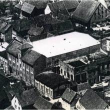 Luftaufnahme von Südosten ca. 1955 mit Storchennest am Westgiebel - Quelle: Foto-Archiv Hillen