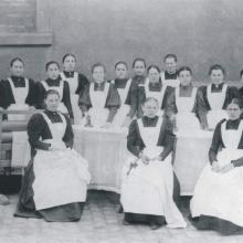 Schülerinnen der Kochschule 1910 im Festhallenbau (Quelle Werksarchiv)