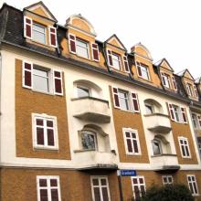 Vielfältige Bauformen bei Balkonen und Gauben (Foto Ritter 2009)