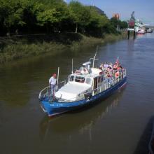 LTA-Polizeiboot am Museumsschiff