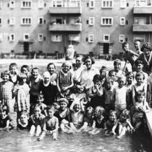 1930: Beheizte Planschbecken für die Kinder der Siedlung (Quelle: GAG)