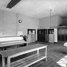 1928: Bügel- und Trockenraum, rechts die Trockenschränke (Quelle: GAG)