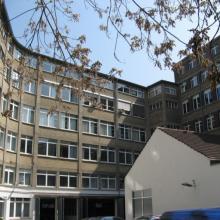 Der zweite Innenhof (Melchiorstraße, runde Ecke) mit ehemaligem Maschinenhaus (Foto: Ritter)