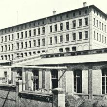 Spätere Gebäude der Lacklederfabrik - Foto von Carl Schütte um 1899  - Quelle: Stadtarchiv Weinheim
