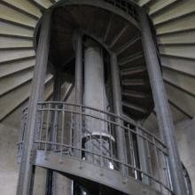 Decke,Treppe und Leitung  im ersten Stock des Wasserturms