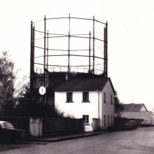 ca. 1960: zum großen Teil entleerter Gaskessel am Breitwieserweg