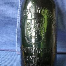Flasche mit dem Weinheimer Wappen