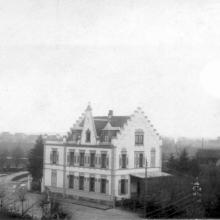 Carl-Benz-Haus mit Bauernhof Vogel und Wasserturm nach 1905 - Quelle: Fotoarchiv Historische Bilder von Ladenburg