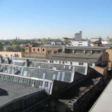 Alte Shedhallen von der Bettfedernfabrik aus gesehen (Foto: Ritter 2011)