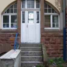 ehemaliges Übernachtungsheim, rückwärtiger Zwischenbau mit historischen Tür- und Fensterelementen, Foto 2011