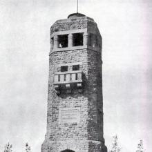 Zeitgenössisches Bild vom Wasserturm in Wintersheim (Foto um 1907, aus: 100 Jahre Wasserversorgung in Rheinhessen, S. 66)