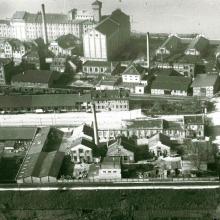 1927: der Güter-Bahnhof in der Bildmitte hat sich kaum verändert, jedoch existieren die meisten Gebäude der oberen Bildhälfte nicht mehr, Foto Seiberlich