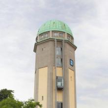 Wasserturm mit neuem Aufzugskorb nach der Sanierung 2012 (Foto: Lochbühler)