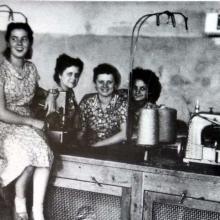 in der Näherei um 1940 (Foto aus Heierling)