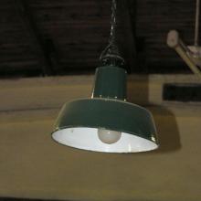 Eine der restaurierten Lampen aus der Gurken-Zeit in Gurken-Grün