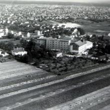 Um 1950; die Tabakfabrik Ringwald von Westen aus (Quelle: Stadtarchiv)