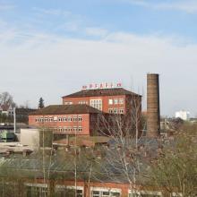 Pfaff-Areal mit Fabrikschlot und altem Verwaltungsgebäude