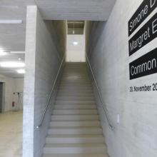 Treppenaufgang zur Ausstellungsfläche im Port 25 (Foto: Ritter)