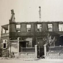 Im 2. Weltkrieg wurde das Haus fast vollständig zerstört, der Vorgarten blieb erhalten